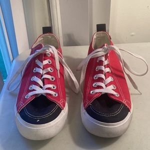 Skicks Sz 8 red canvas sneakers